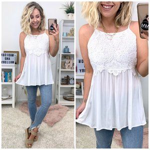 Madison + Mallory Simple Bliss Floral Lace Top Size Large